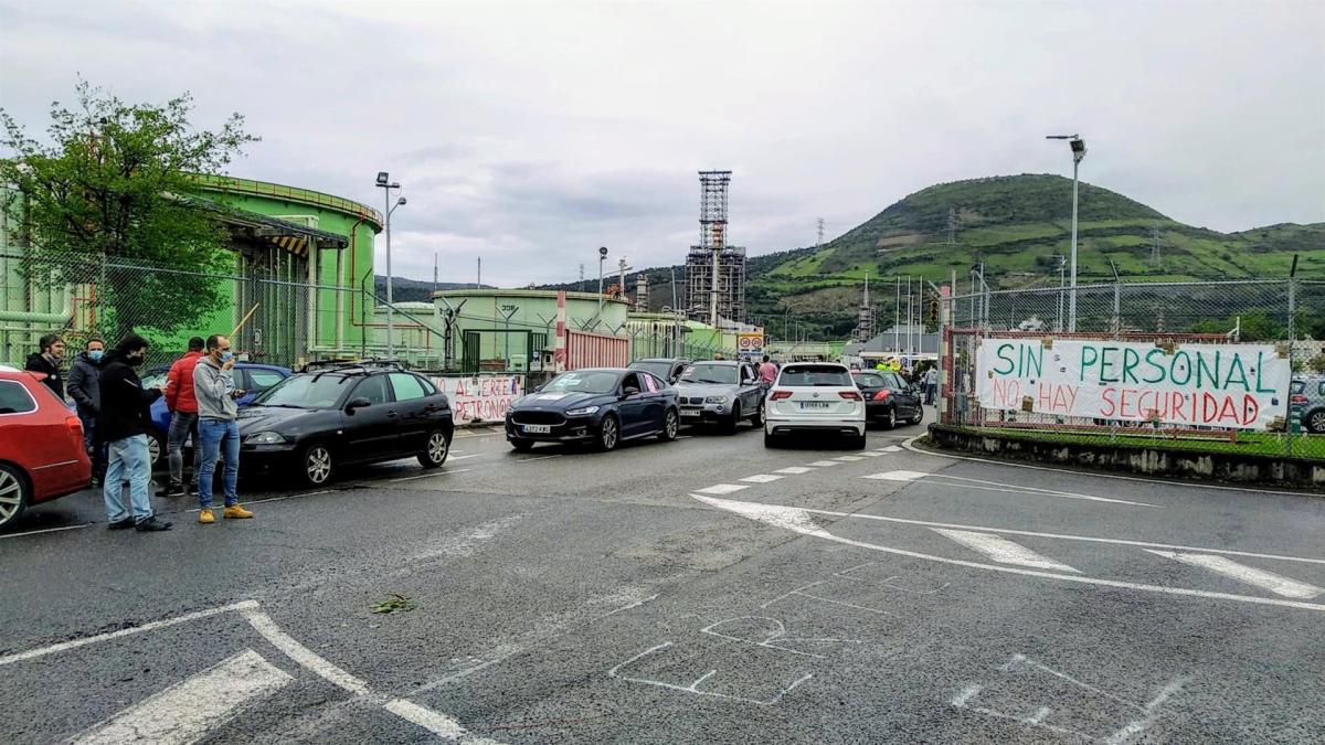 Trabajadores de subcontratas de Petronor convocan huelga los días 24 de febrero y 3, 10 y 11 de marzo