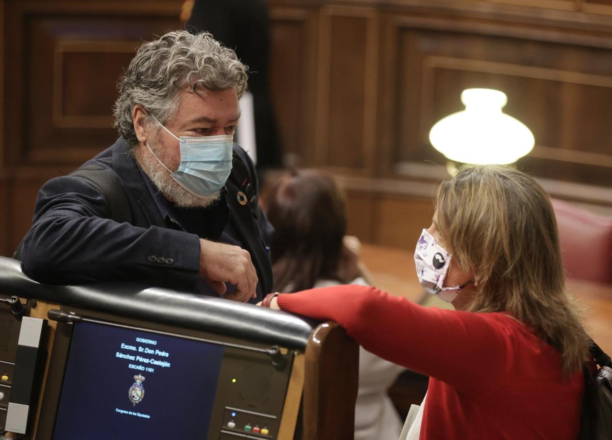 Las grandes medidas para abaratar la luz llevan atascadas más de medio año en el Congreso: ¿a qué esperan PSOE y Unidas Podemos?