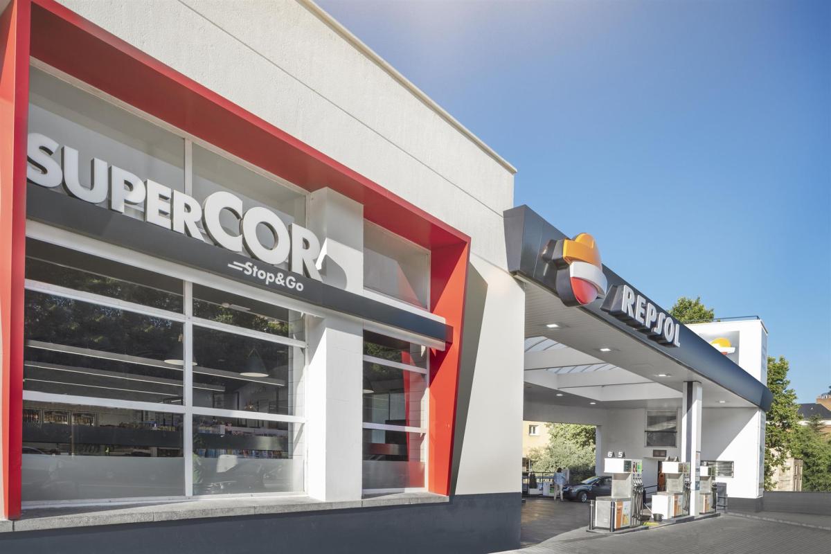 La alianza entre Repsol y El Corte Inglés supera ya las 500 tiendas 'Supercor Stop&Go'