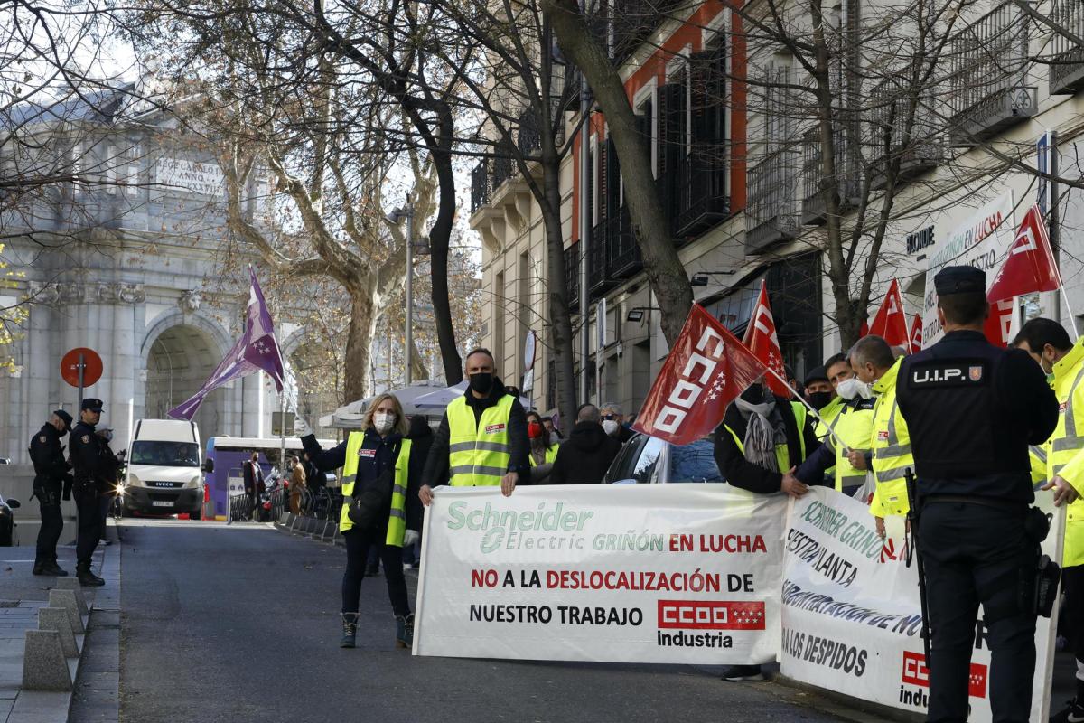 Schneider trasladará su producción de Madrid a Italia y despedirá a los 87 empleados de la planta