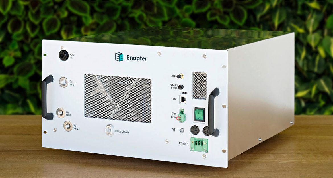 Enapter lanza el primer electrolizador plug & play estandarizado apto para la producción en masa