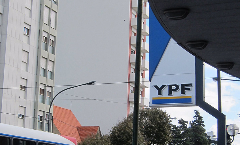 YPF reduce sus pérdidas un 97,8% en 2021, hasta 21 millones de euros