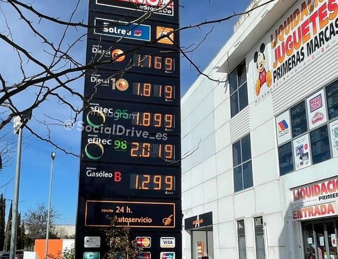 Los gasolineros se preparan para la debacle: los 2 euros por litro ya se pueden ver en alguna gasolinera