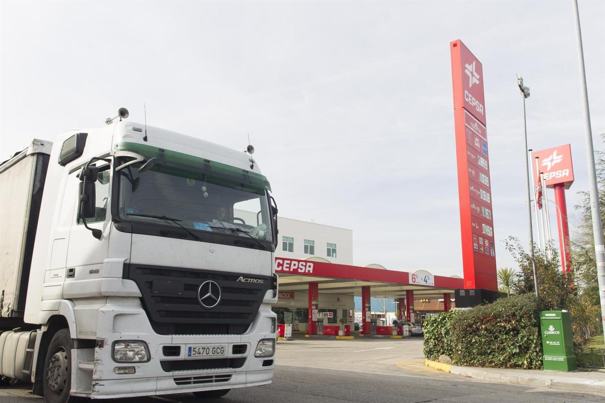 Los estratósfericos precios de la gasolina ponen en jaque a la industria española del transporte