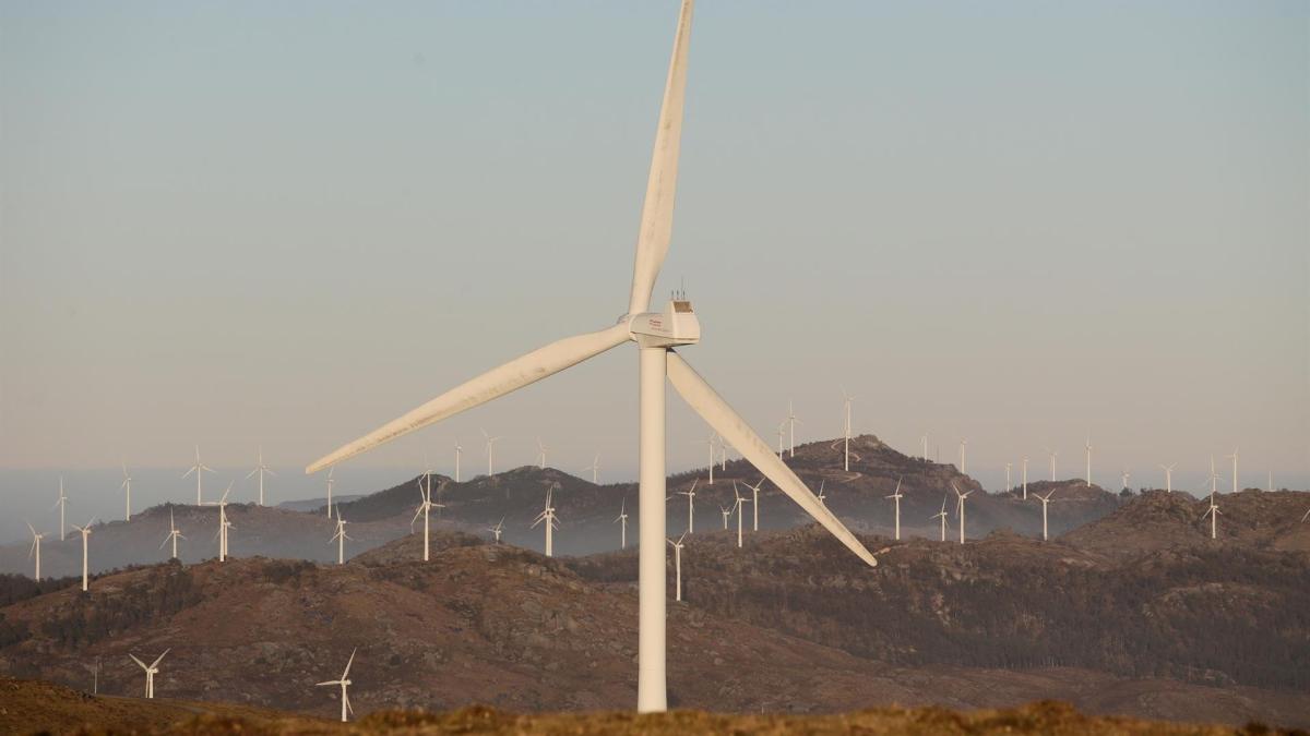 Enel y Santander se alían para suministrar y financiar la transición energética sostenible de sus clientes