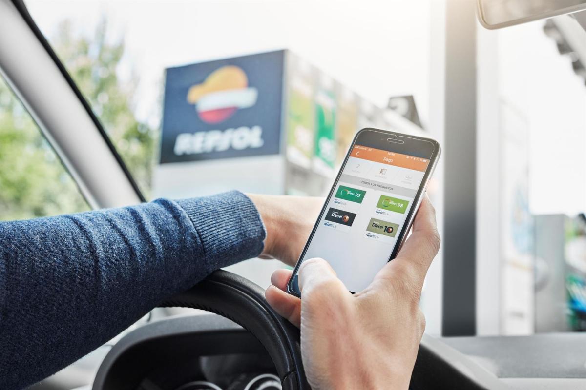 Repsol baja 10 céntimos por litro el precio de sus combustibles a los clientes que usen Waylet