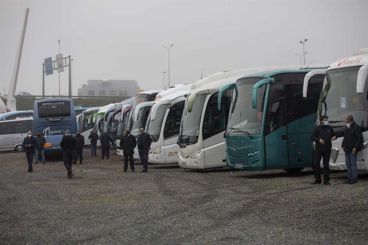 El sector del autobús pide al Gobierno un bono de 622 millones de euros para pagar el combustible