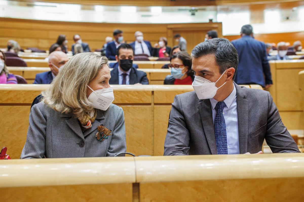 España mantiene como "objetivo prioritario" desacoplar el precio del gas del de la electricidad