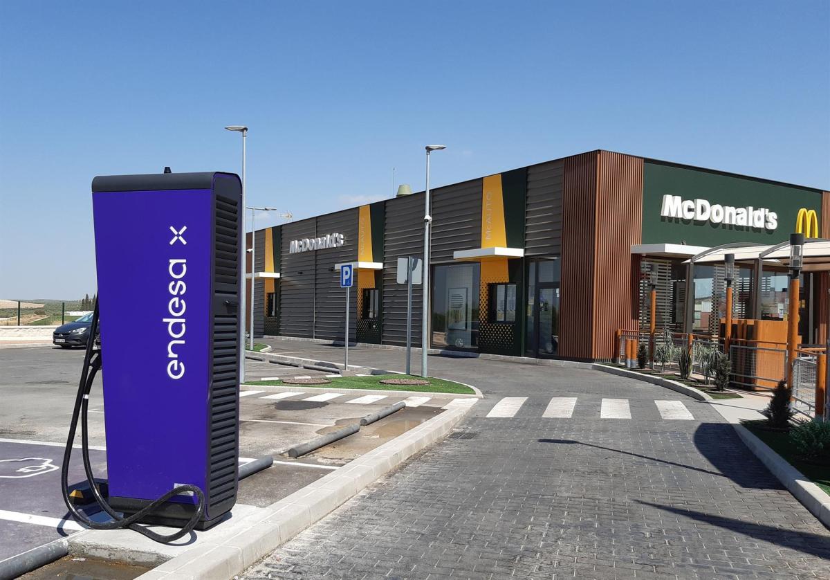 Endesa X y Mcdonald's inauguran puntos de recarga ultrarrápidos para vehículos eléctricos en España