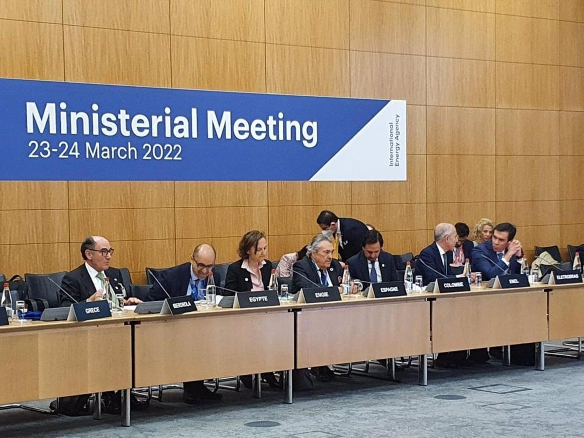 Galán (Iberdrola) pide ante la AIE un límite "temporal" al precio del gas y que los gobiernos no intervengan el mercado