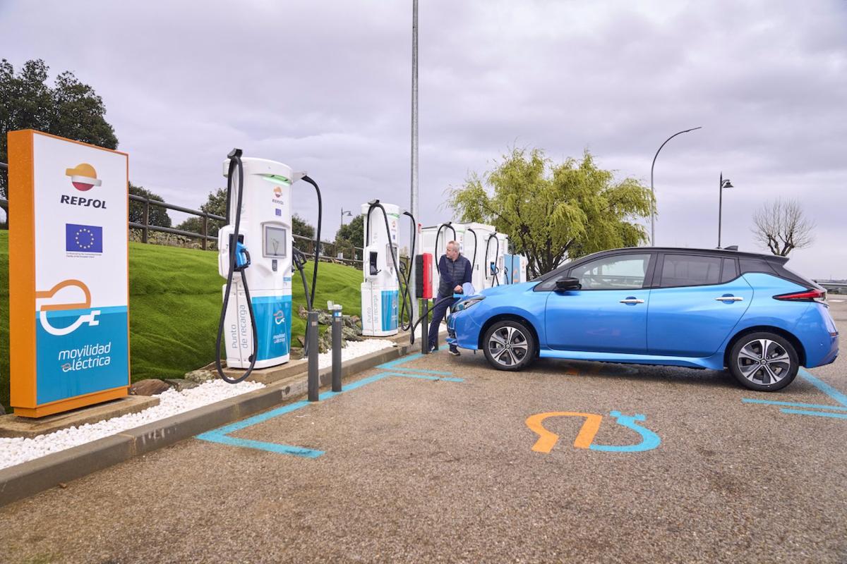 Repsol inaugura en Madrid una nueva instalación de recarga ultrarrápida para vehículos eléctricos