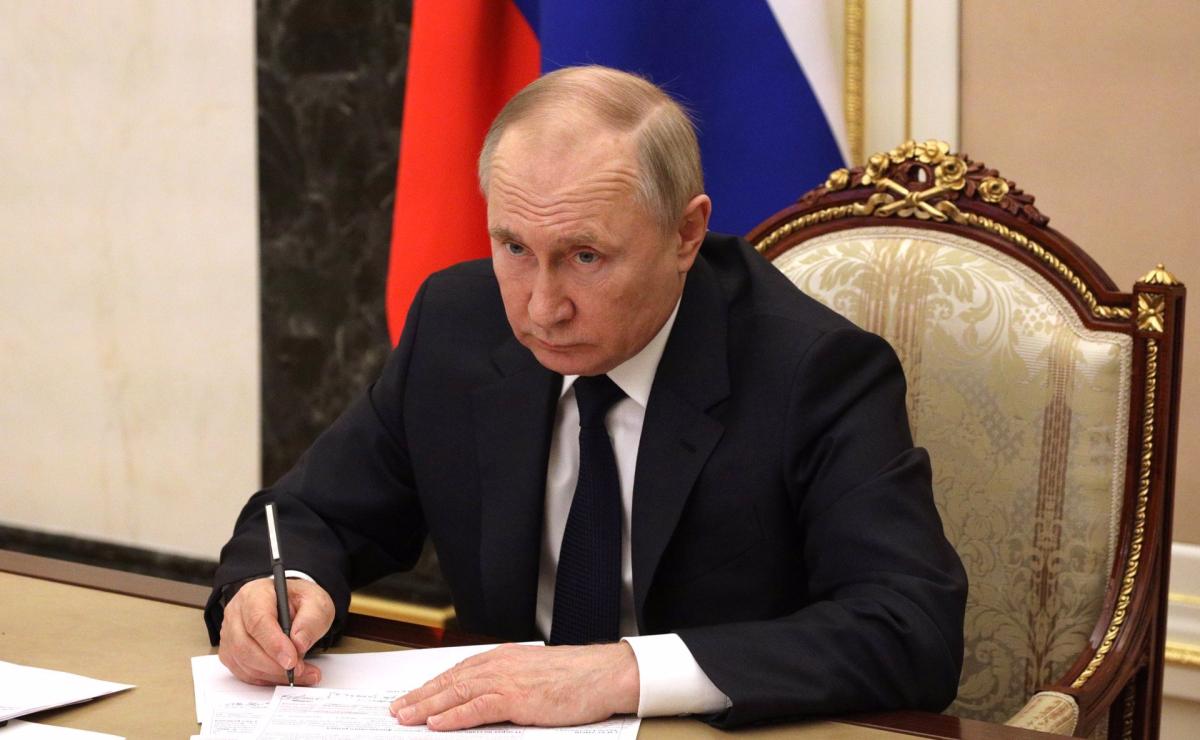 Putin firma el decreto que obliga a los países "hostiles" a pagar el gas en rublos