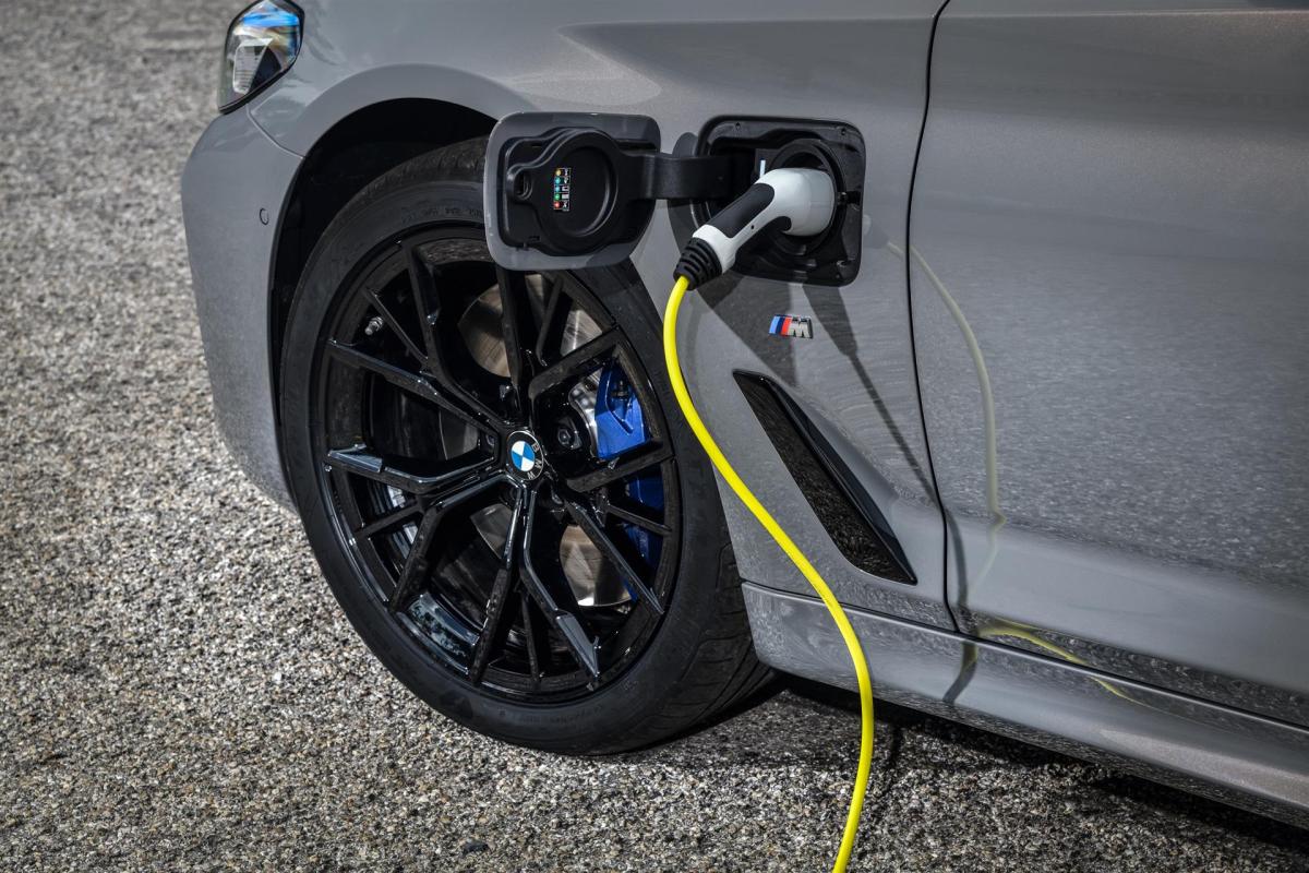 BMW Group España instala más de 100 cargadores para recargar vehículos electrificados de sus empleados