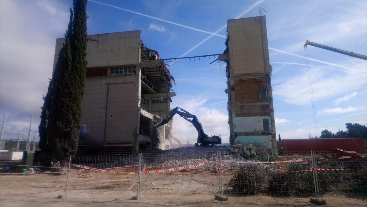 El desmantelamiento de la central nuclear de Zorita alcanza el 97% y afronta la demolición del último gran edificio