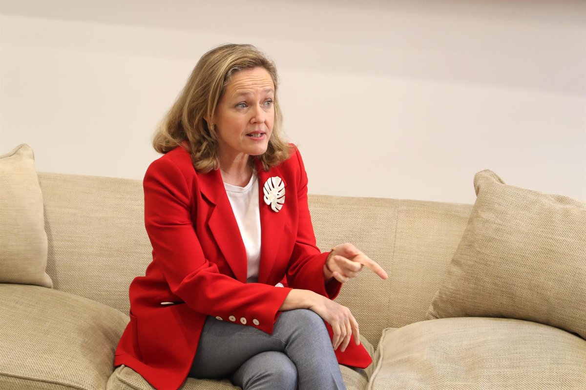 Calviño: "Una bajada generalizada del IRPF no baja la electricidad, ni apoya a los sectores más afectados"