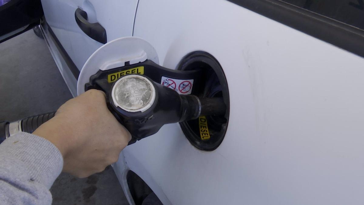 El consumo de combustibles de automoción cae un 4,3% en marzo