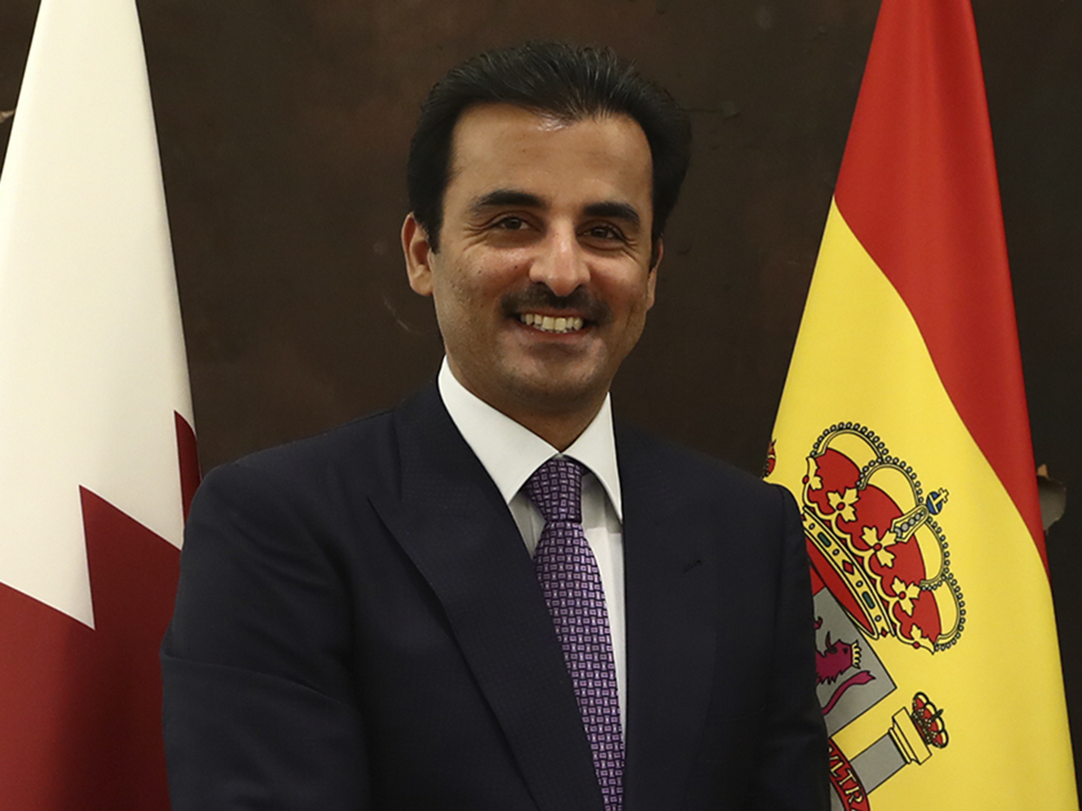 El emir de Qatar pide una solución política en Ucrania para atajar los efectos en la energía