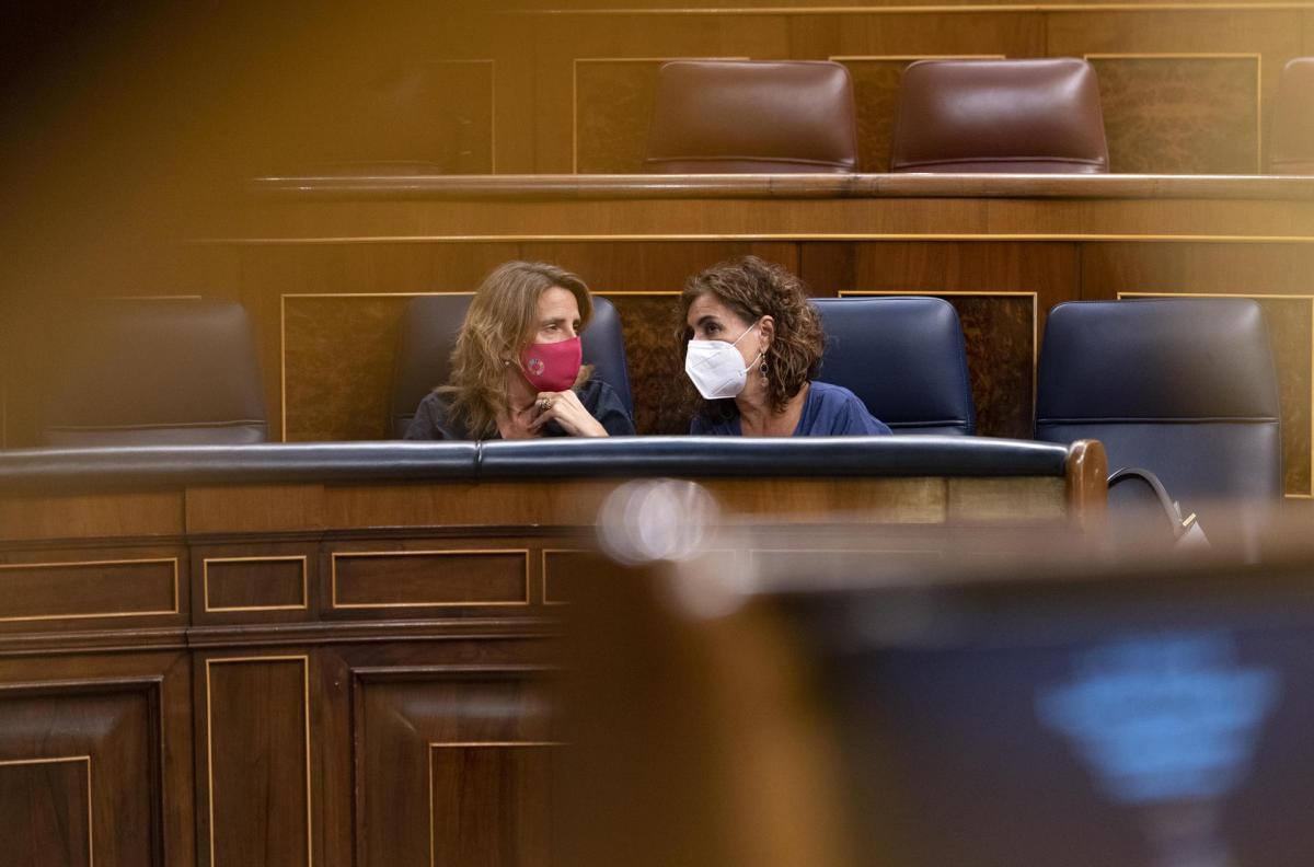 El Gobierno veta en el Congreso dos enmiendas del PP para hacer permanente la rebaja de impuestos a la luz