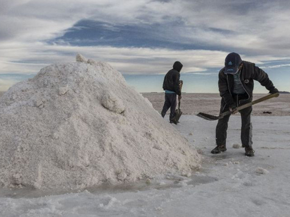 Bolivia negociará con seis empresas la extracción directa de litio