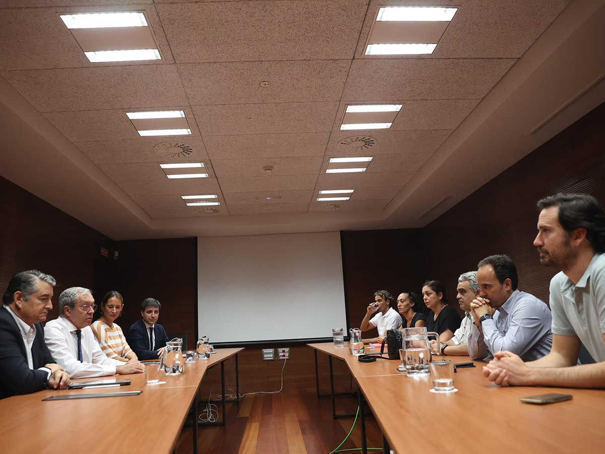 Trabajadores de Abengoa esperan "un compromiso formal" de la Junta para reunirse con el Gobierno