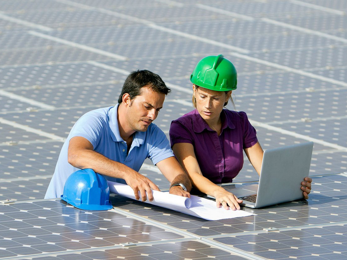 Aquila Clean Energy España conecta dos plantas solares fotovoltaicas en Almería