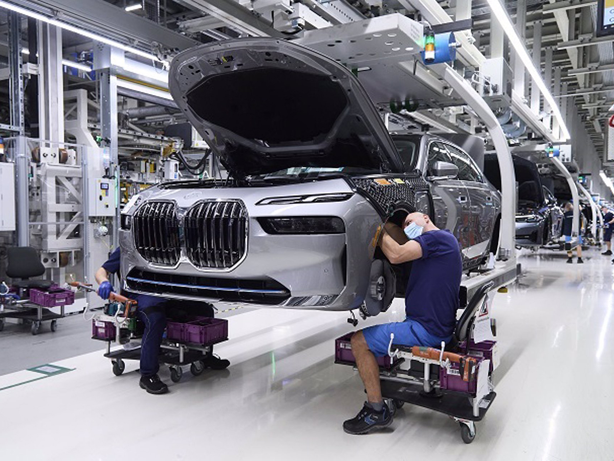 BMW inicia la producción del nuevo Serie 7 y del eléctrico i7 en su planta de Dingolfing (Alemania)