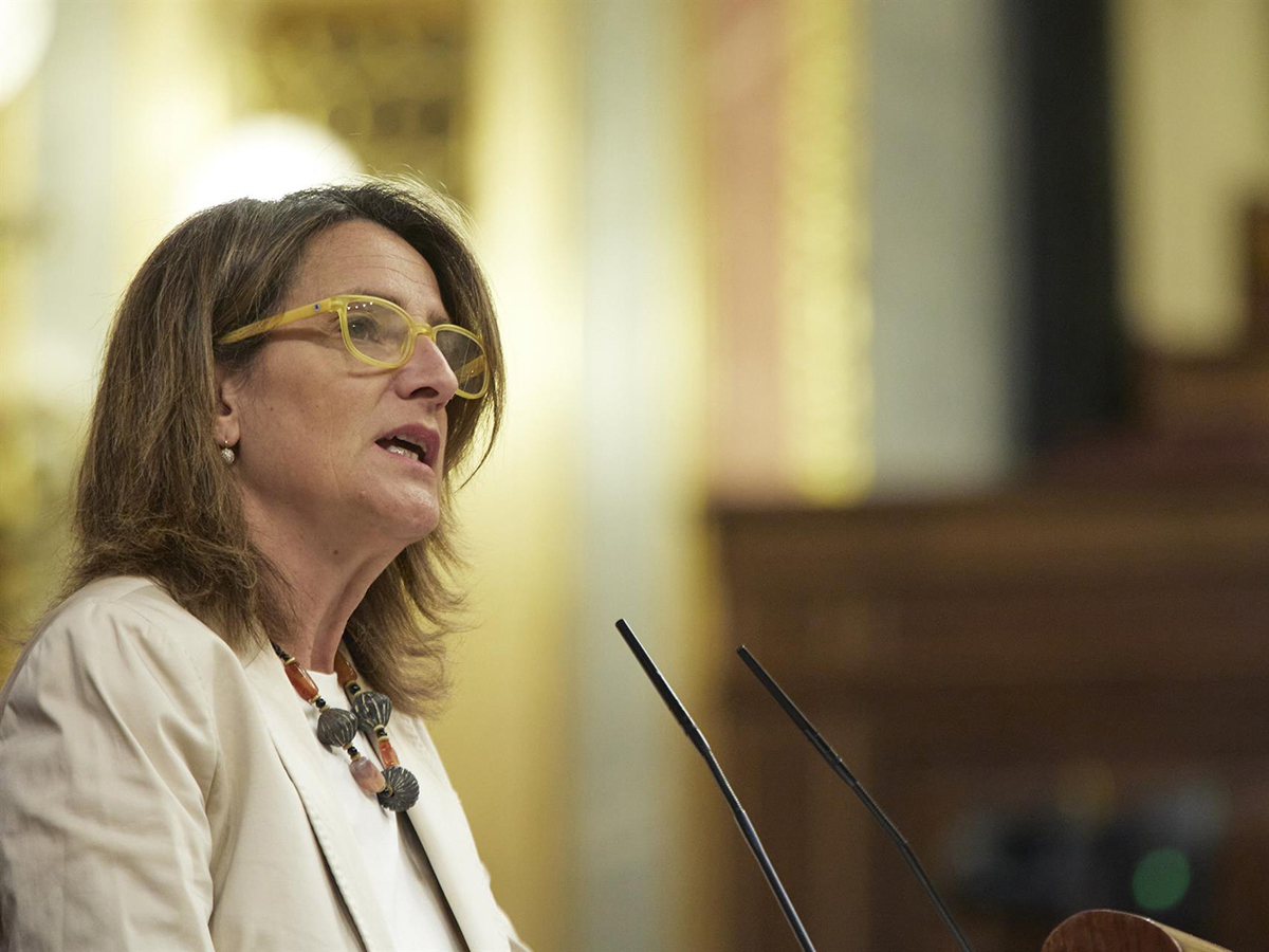 Ribera afirma que la bajada de la luz por el tope al gas empezará a notarse en la factura de julio