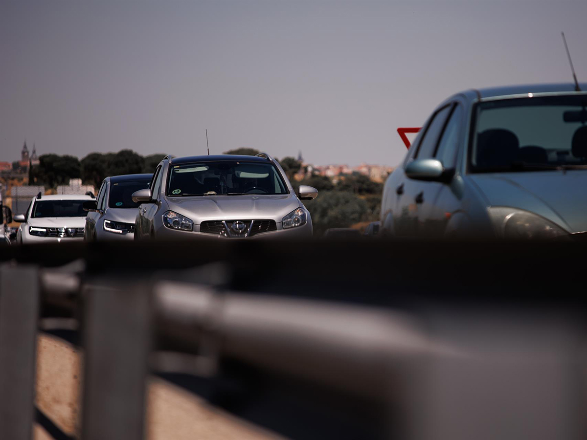 Esta es la cantidad de CO2 que se dejaría de emitir en verano si nos moviéramos en coche eléctrico