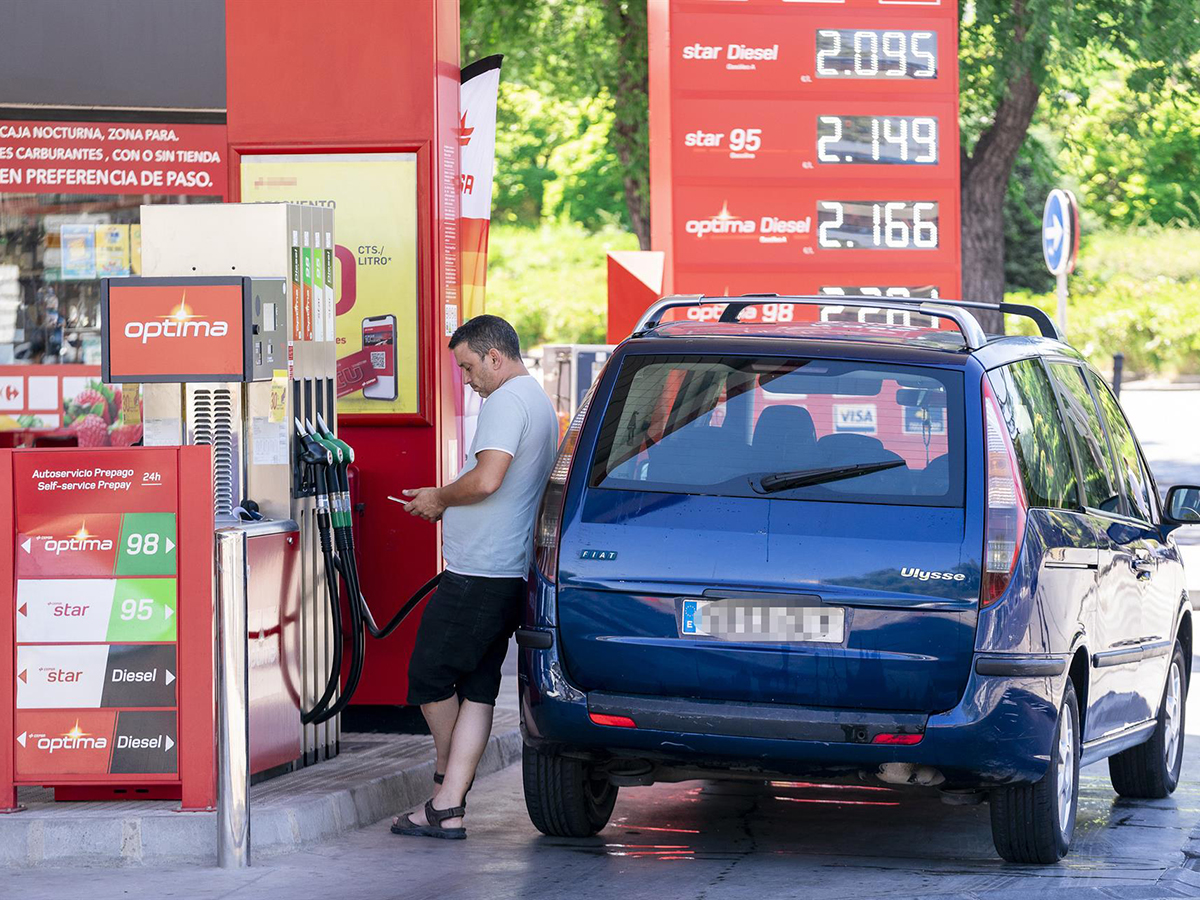 El INE confirma la subida del IPC al 10,2% por gasolina y alimentos, que marcan récord en 28 años