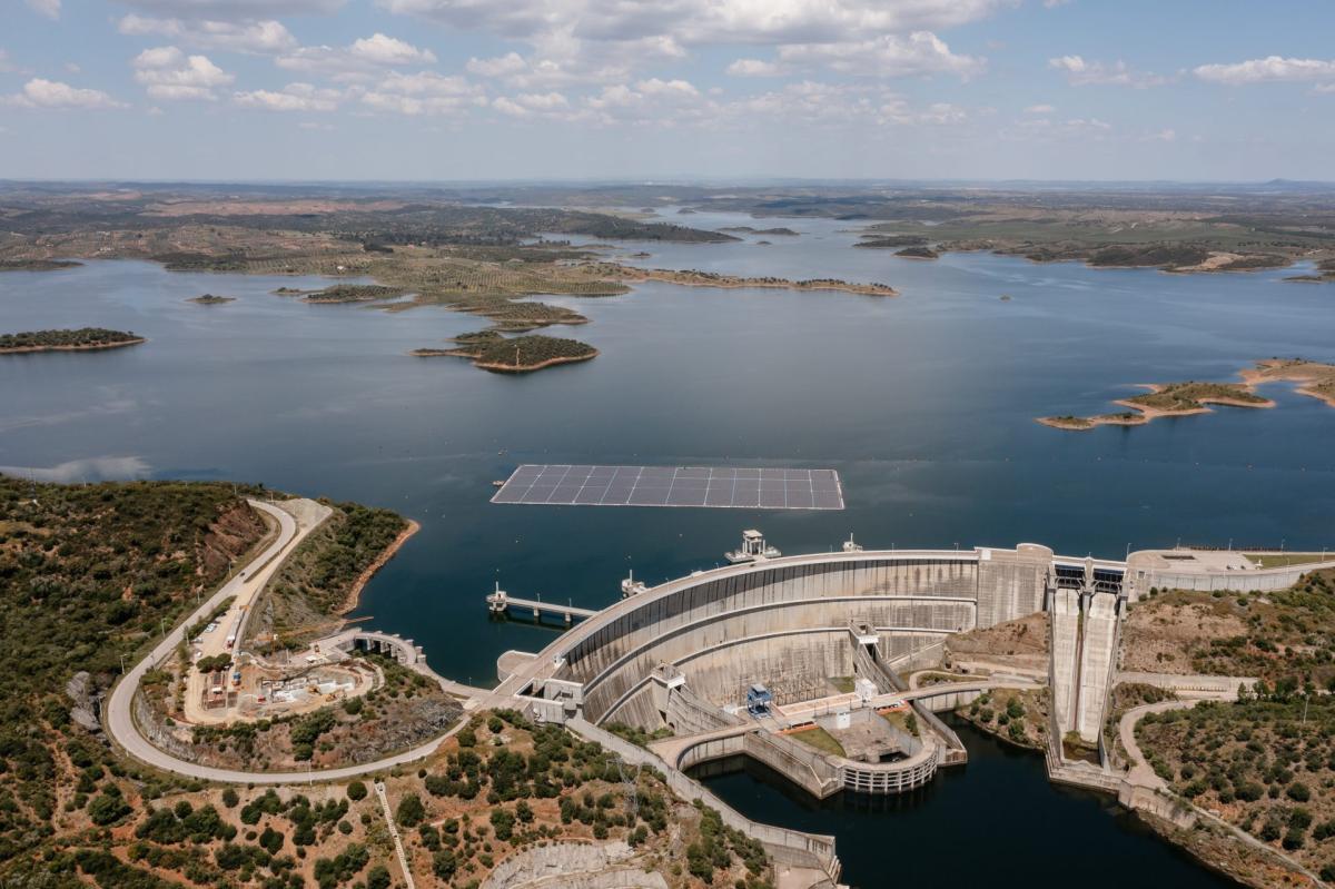 EDP abre en Portugal el mayor parque solar flotante en un embalse de Europa