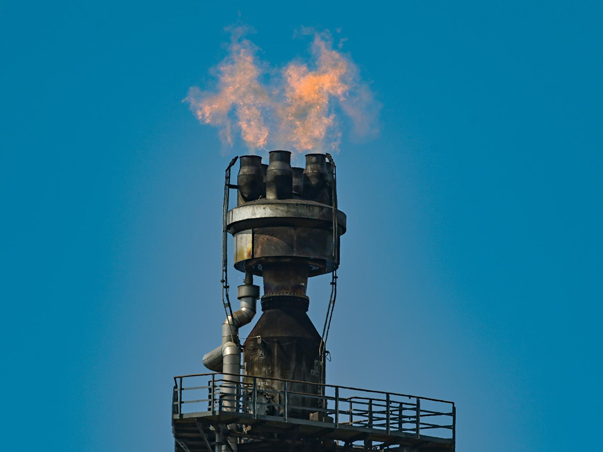 Estados Unidos apoya fijar un tope al precio del petróleo ruso para diciembre