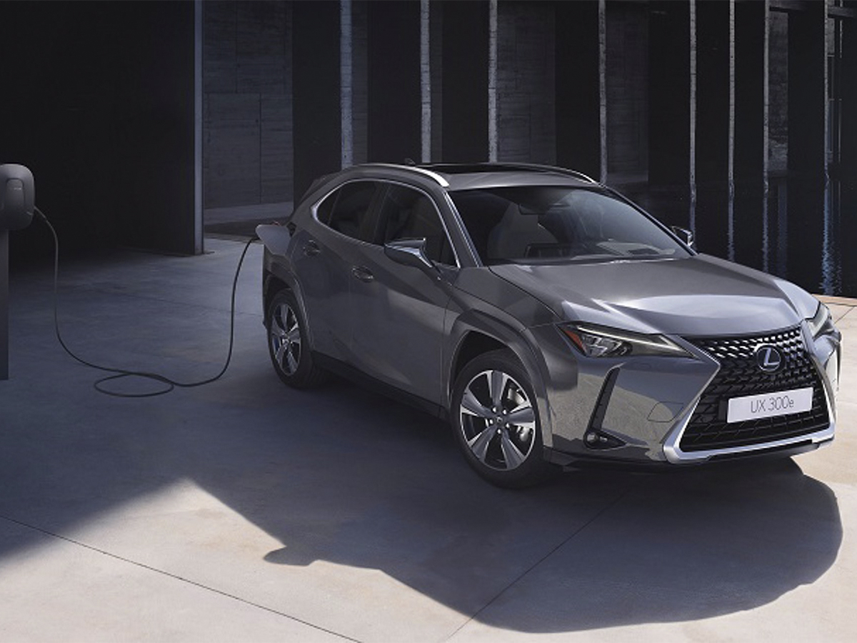 Lexus aumenta un 40% la autonomía del nuevo UX 300e, hasta 450 kilómetros