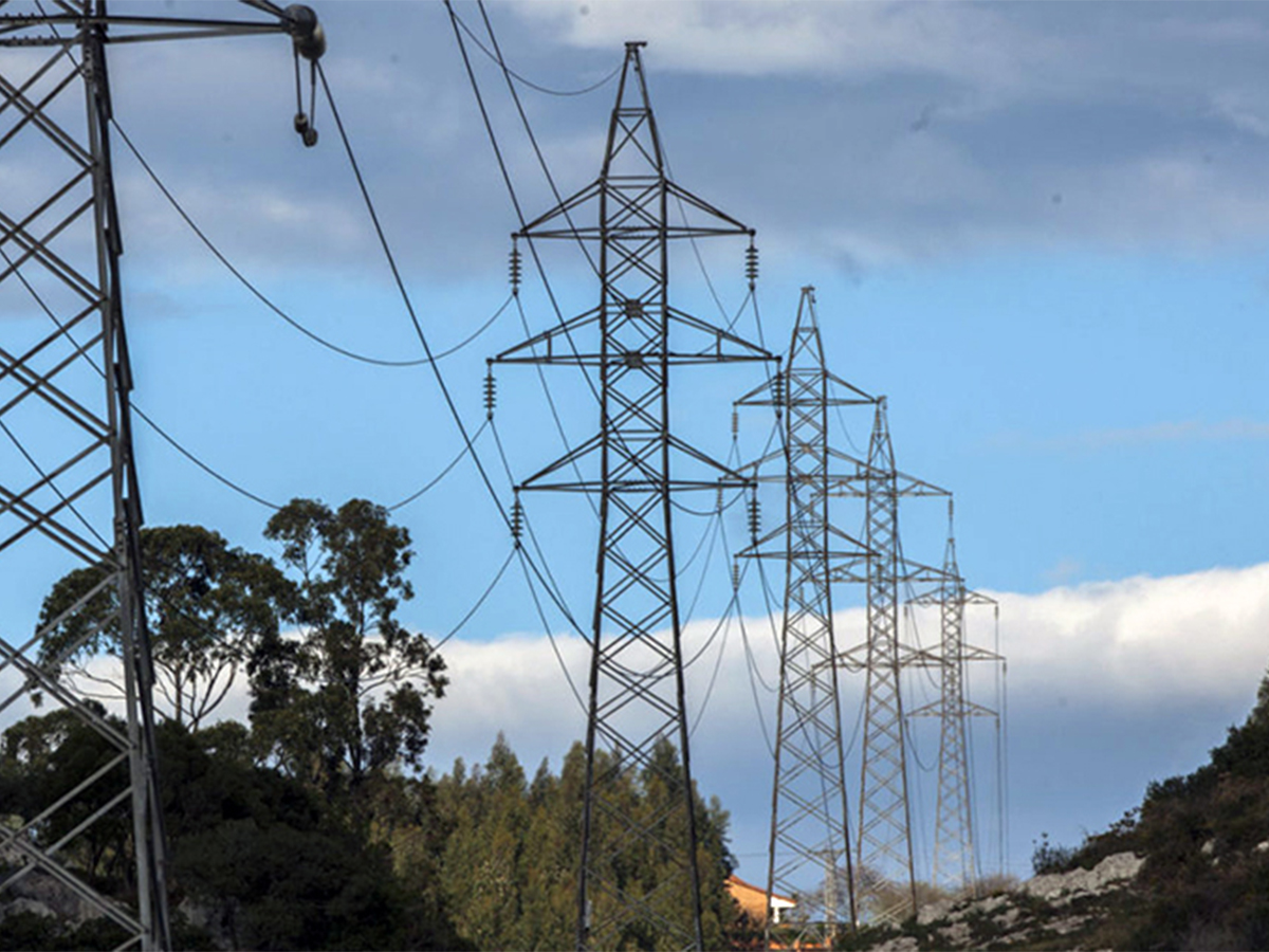 Francia y España trabajan en dos nuevas líneas eléctricas por los Pirineos