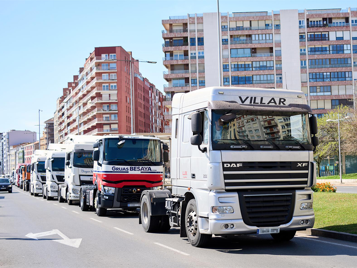 El Gobierno concede 436 millones de euros en ayudas a 69 empresas para descarbonizar el transporte