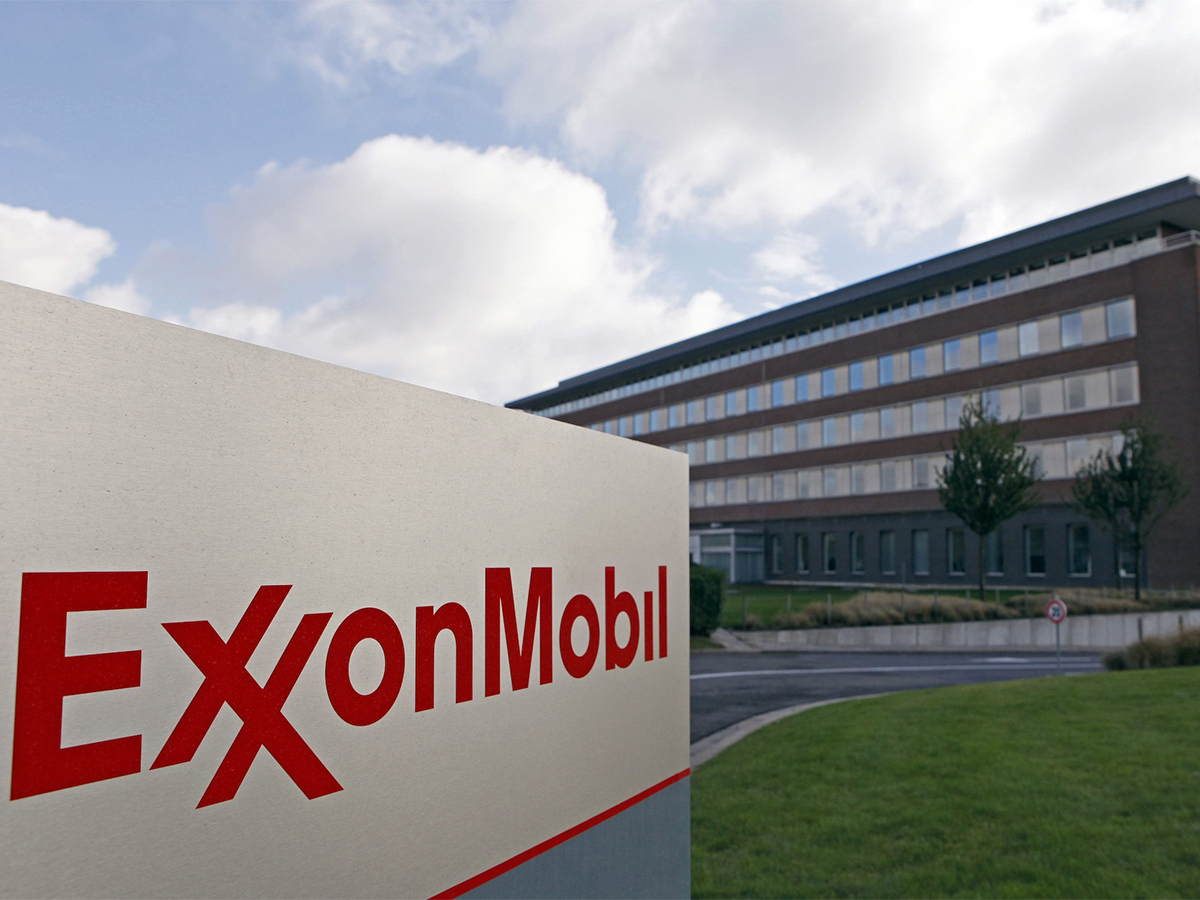 ExxonMobil ampliará su plan de recompra de acciones a pesar de las críticas de Biden