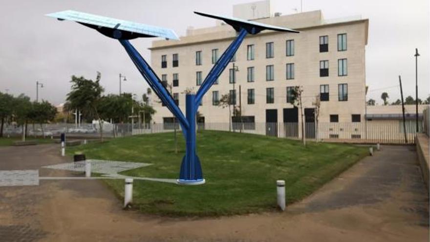 Valencia se enchufa a los árboles solares