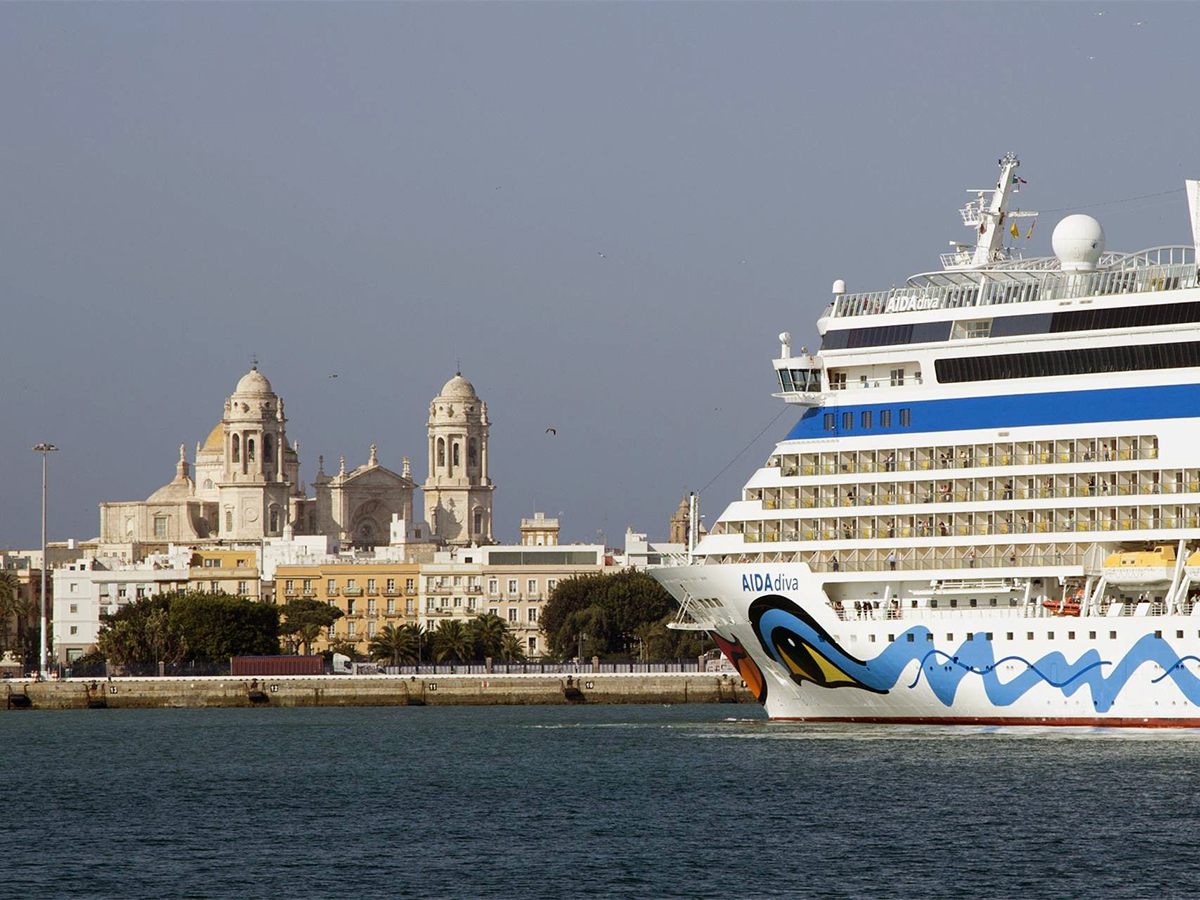 Endesa será la primera empresa que ofrecerá servicios de suministro eléctrico a cruceros en el Puerto de Cádiz