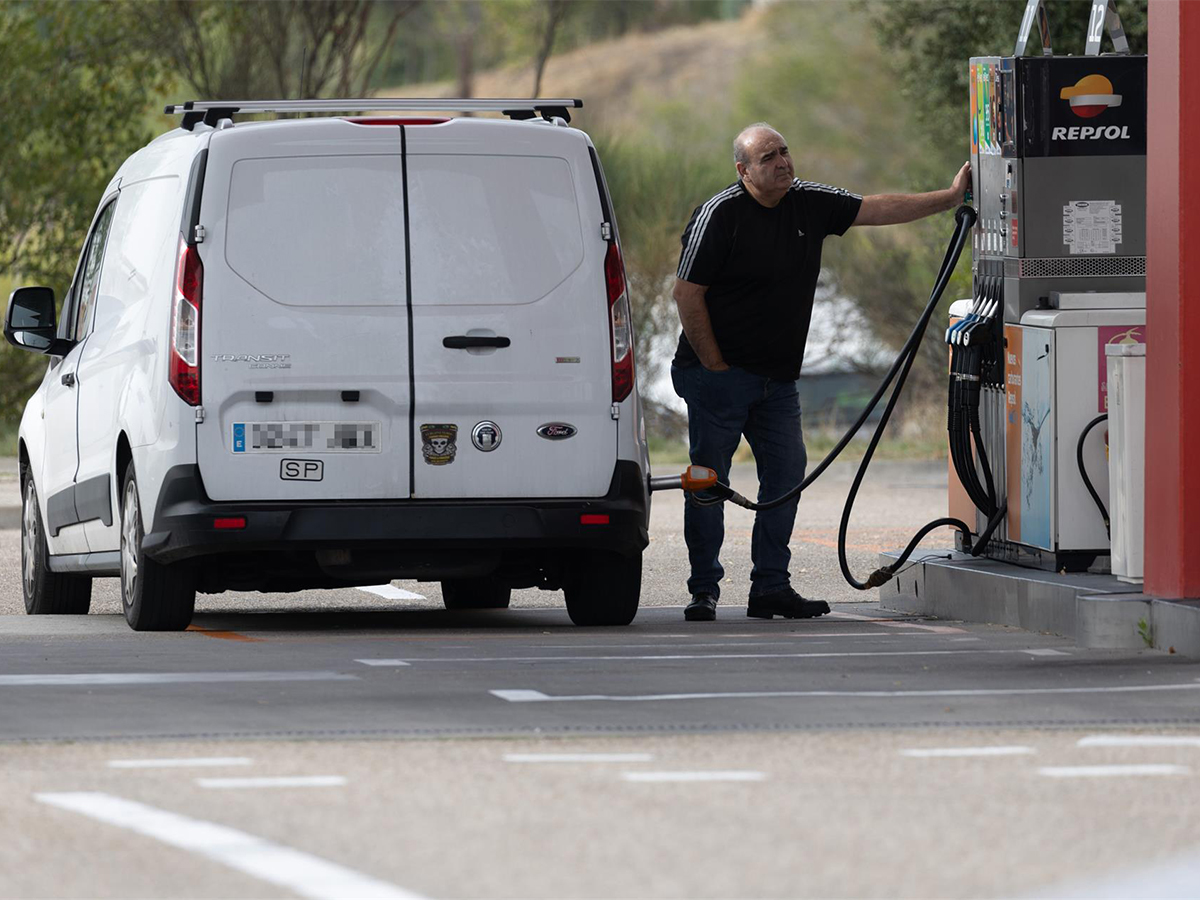 El consumo de combustibles de automoción cae un 2,9% en septiembre arrastrado por el descenso de los gasóleos