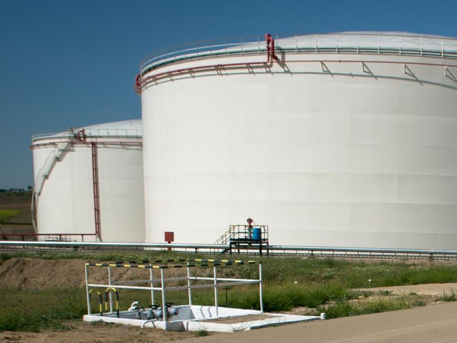 El petróleo y el gas natural copan casi el 66% del consumo energético en España