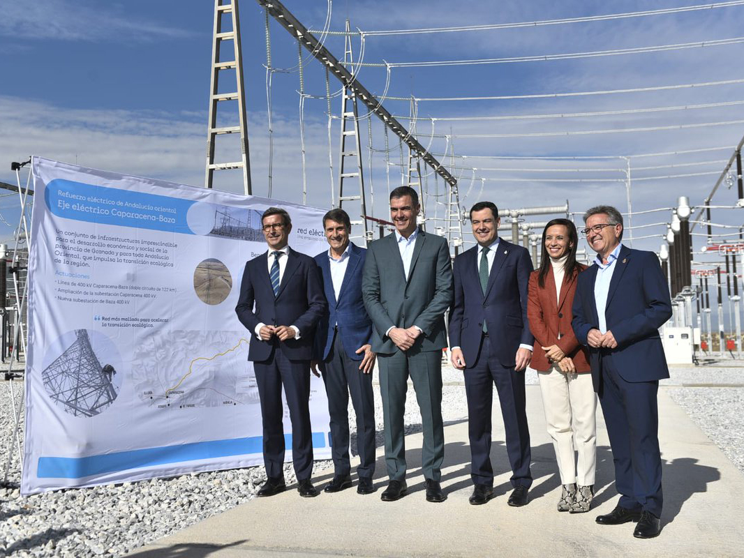 Sánchez inaugura la "autopista" energética andaluza para ganar soberanía eléctrica