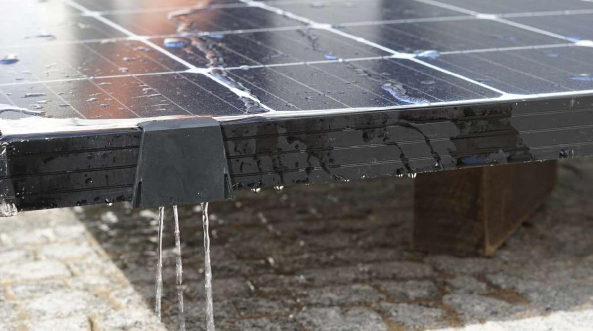 Crean un dispositivo de drenaje de agua para paneles fotovoltaicos