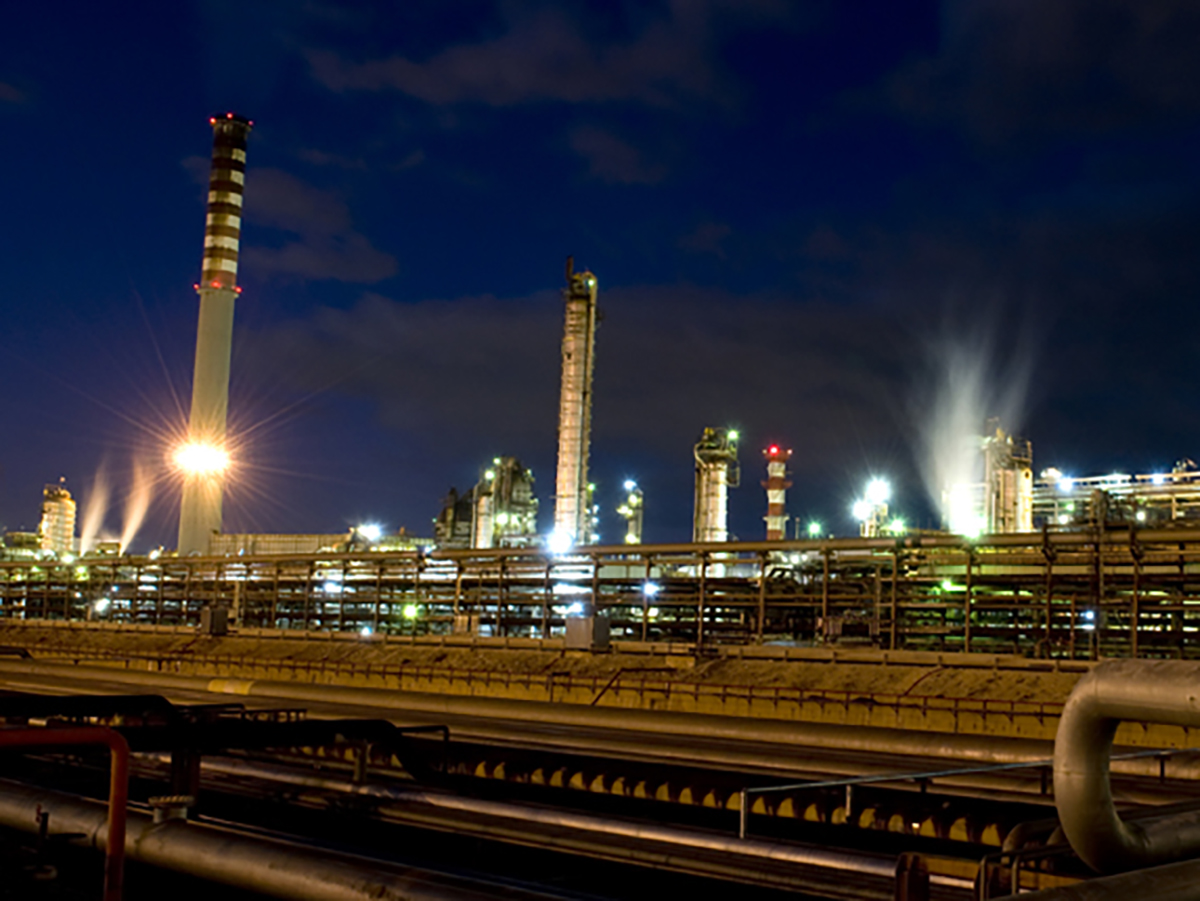 Bulgaria toma el control de los activos de la petrolera rusa Lukoil en su territorio