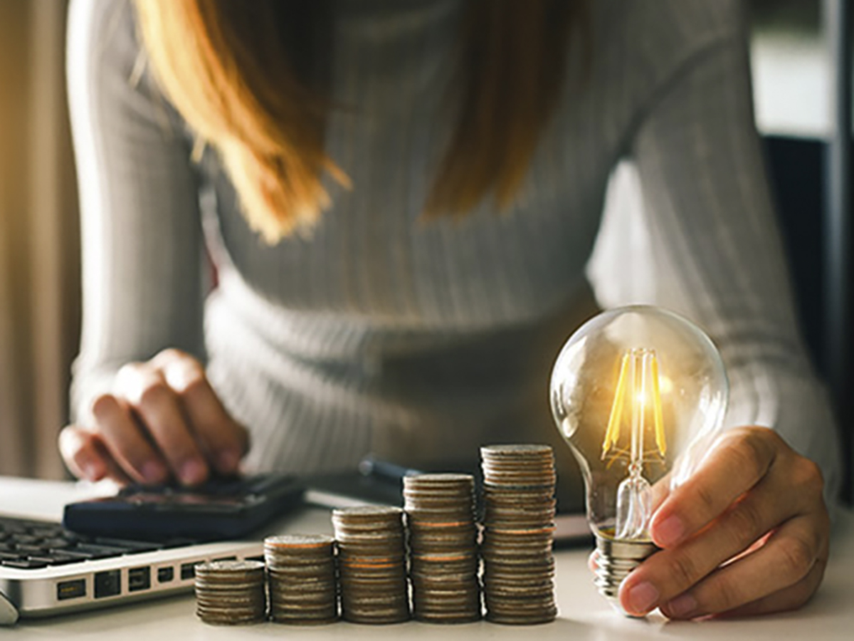 Estas son las dos compañías desconocidas que ofrecen una tarifa de la luz más barata que las grandes eléctricas