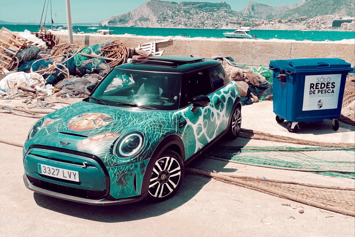 MINI y Gravity Wave consiguen retirar 2.000 kilos de plástico del Mediterráneo