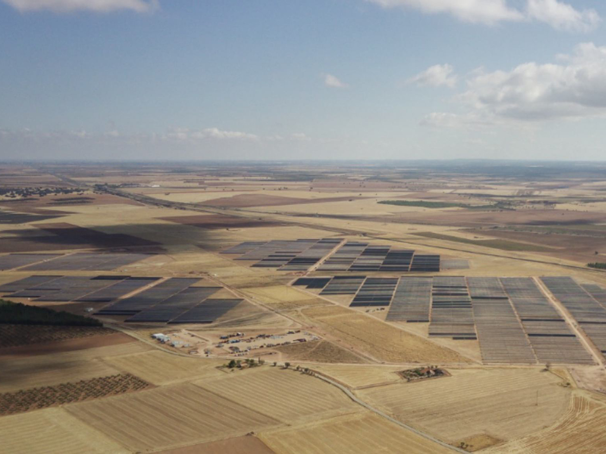 Endesa pone en funcionamiento tres nuevas plantas fotovoltaicas en Manzanares