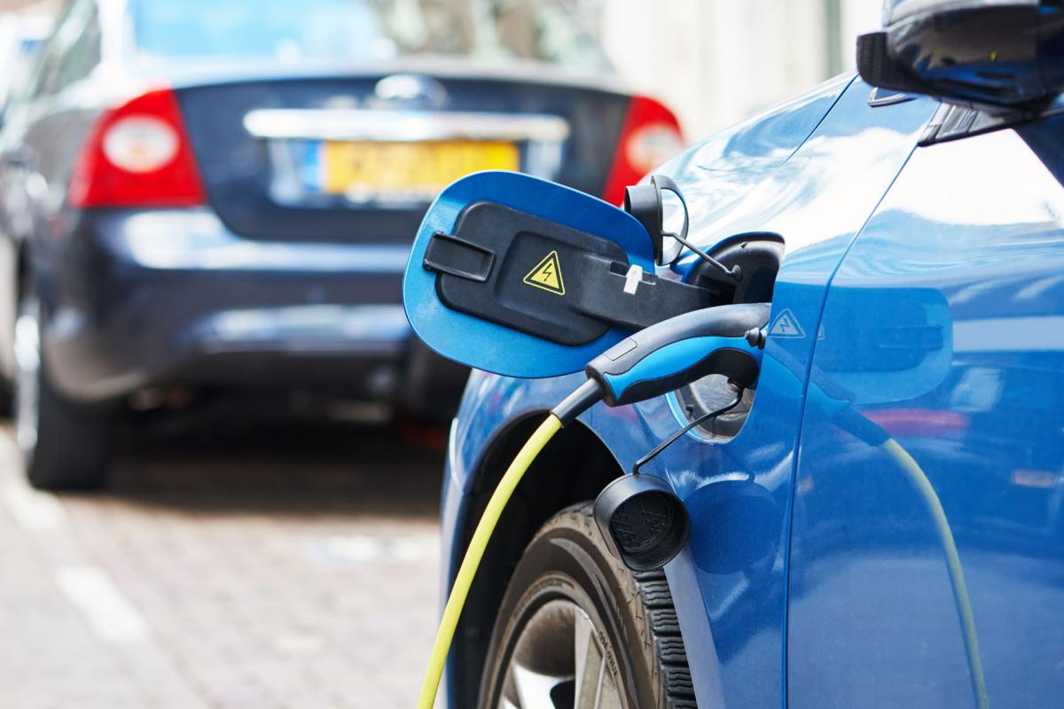 Las ventas de vehículos eléctricos y phev superan las 100.000 unidades en 2022