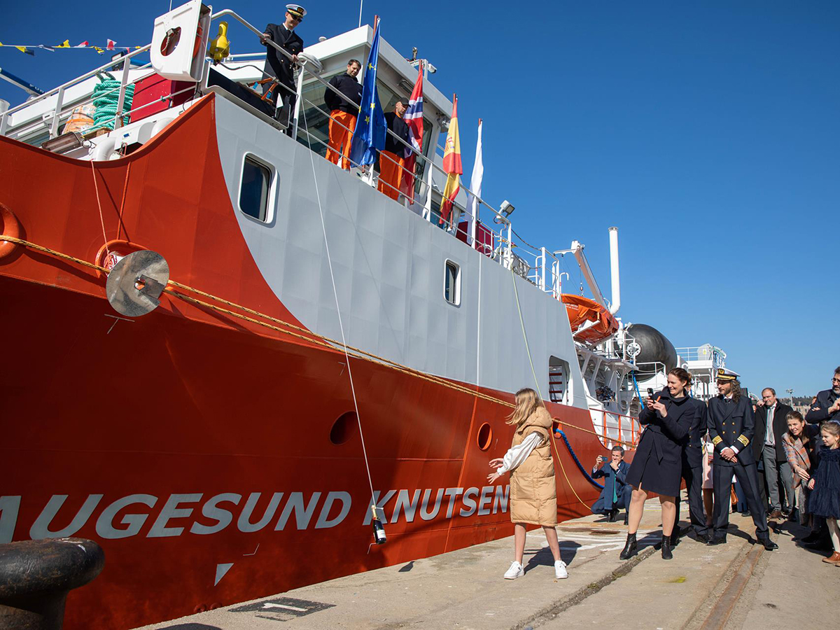 Enagás inaugura en el Puerto de Barcelona el primer barco de suministro de GNL construido en España