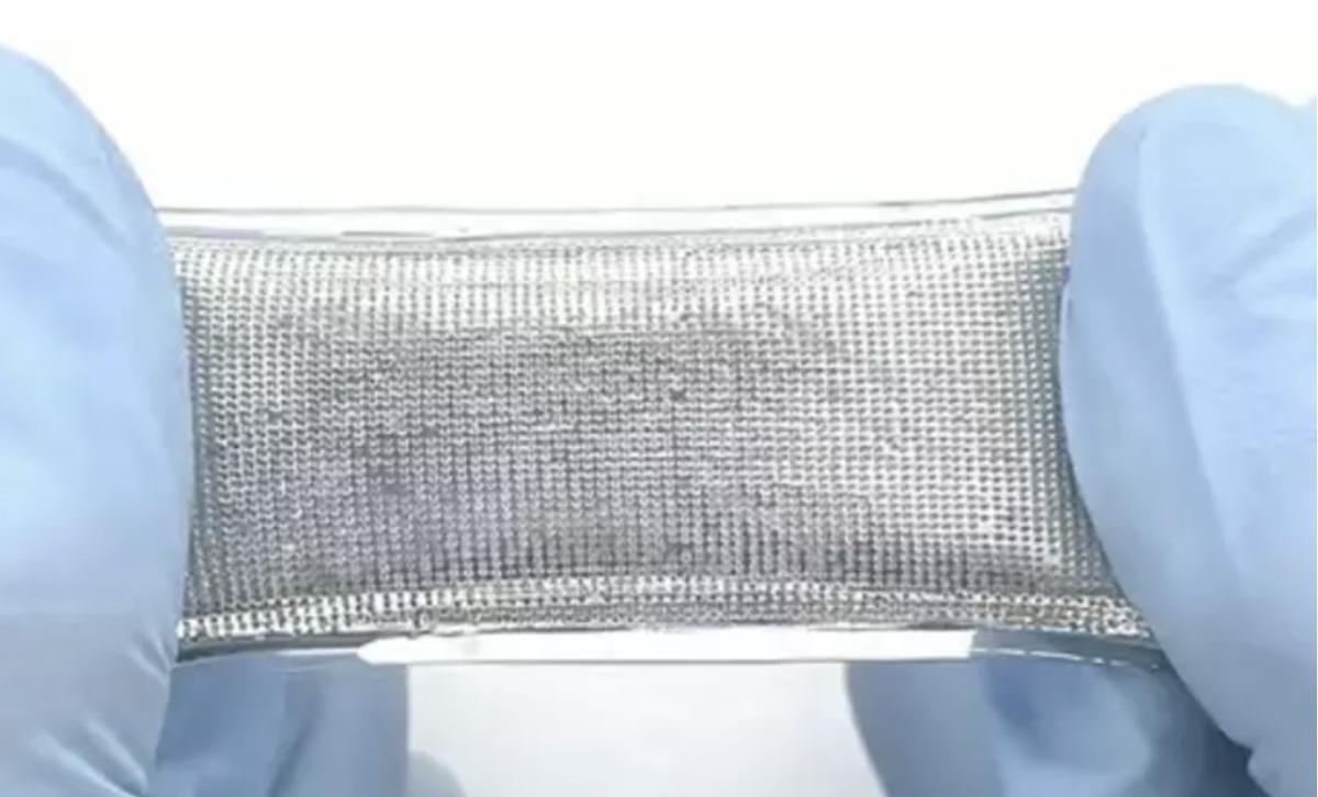 Crean un material elástico con metal líquido que se protege de la entrada de gases, perfecto para baterías flexibles