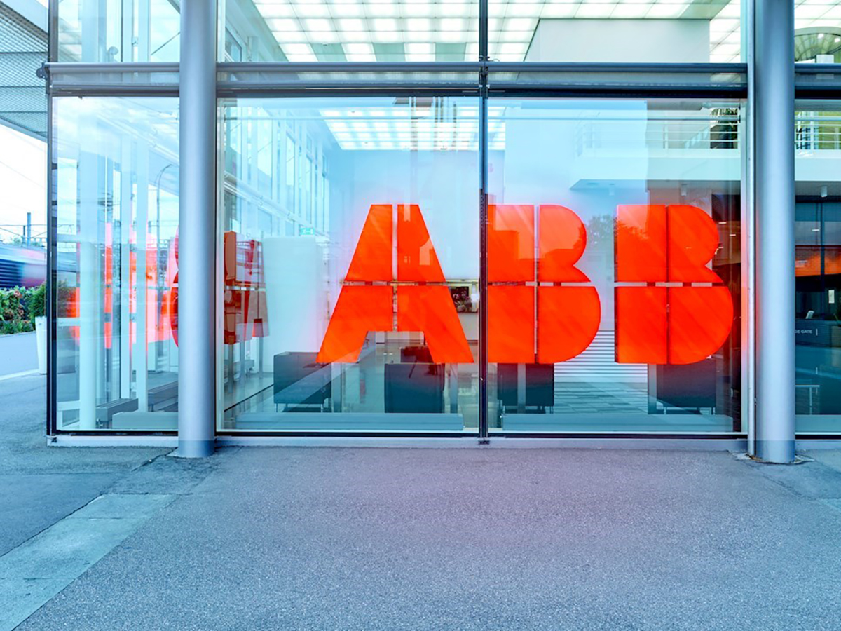 ABB factura 559 millones en España en 2022, un 13% más, y subirá un 5,7% los sueldos para compensar inflación