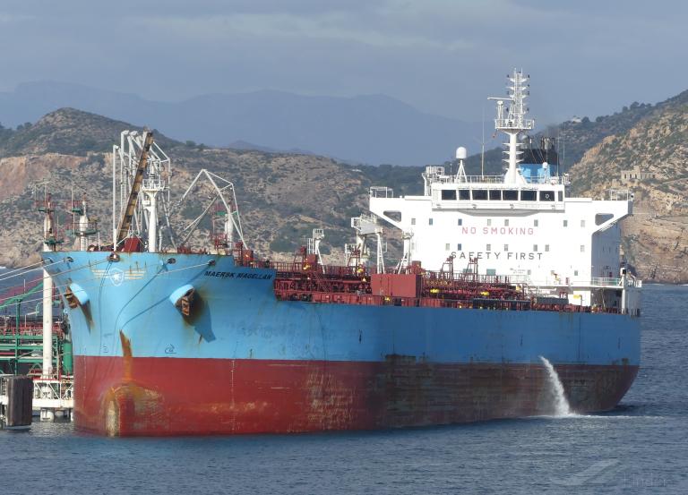 El Gobierno prohíbe la entrada al puerto de Tarragona de un buque que transporta gasoil de origen ruso